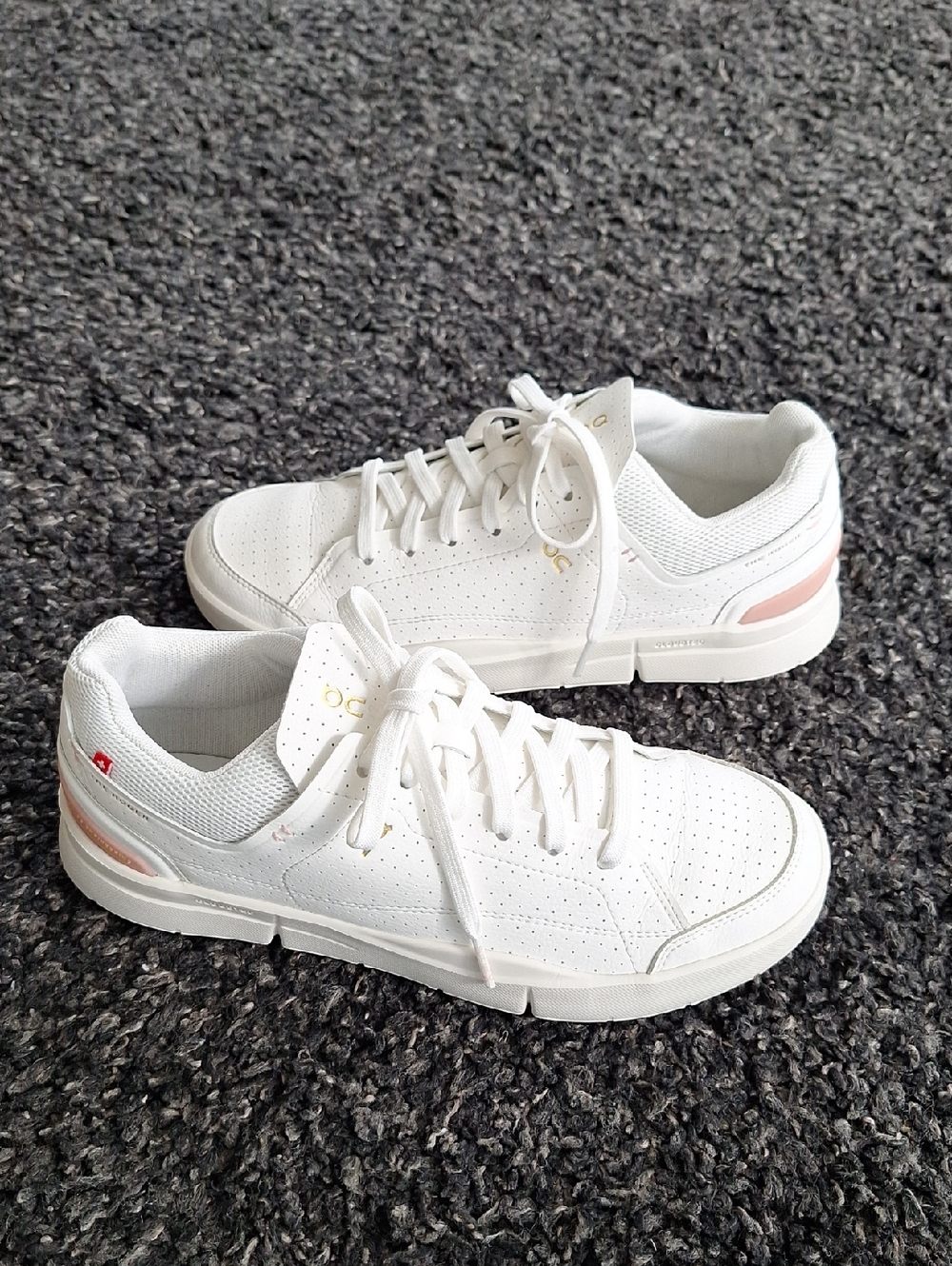 On Running The Roger Centre Court Sneakers (White - Woodrose) Woman Size 8.5